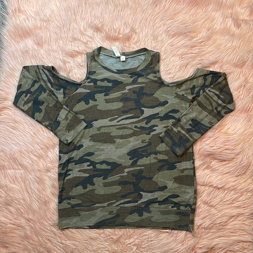 Jolie Los Angeles Brown Camo Cold Shoulder Long Sleeve‎ Woman’s Top Size XS